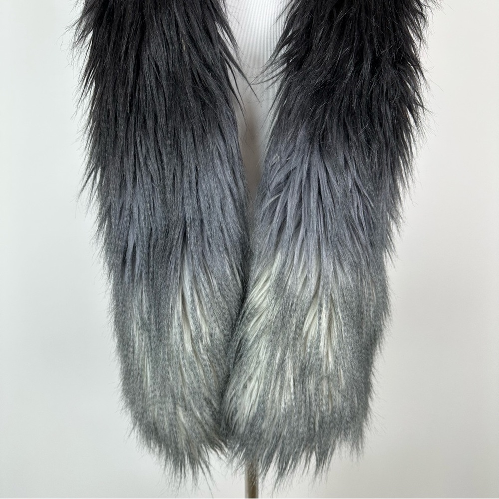Melissa Paige Ombré Grey Faux Fur Vest Size Large - Picture 3 of 10